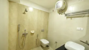 Hotel Sri Ram Grand - Bathroom