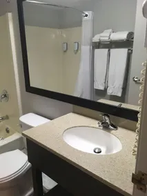 Travelodge Suites by Wyndham New Glasgow - Badezimmer