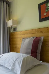 Snow Lion Riverside Resort - Chambre