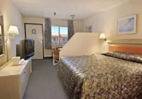 Hilltop Inn & Suites - Chambre