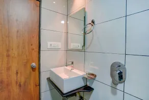 Fabexpress Colaba Grand - Bathroom