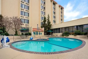 La Quinta by Wyndham Tacoma - Seattle - Piscina