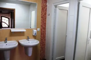 Envoy Hostel - Baño