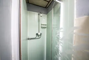 MyRoomz Silver Strand Hotel - Bathroom