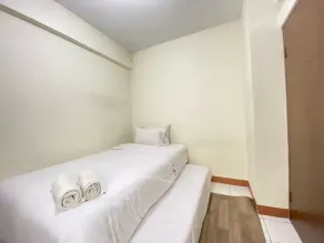 Graceful 2BR Apartment at Gateway Ahmad Yani Cicadas By Travelio - Værelse