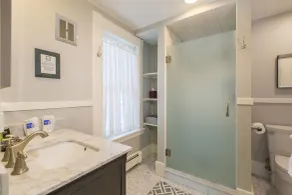 North Bridge Inn - Bathroom