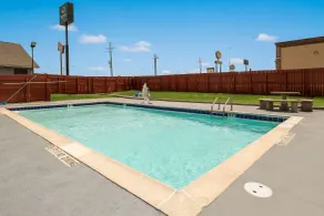 Quality Inn Madisonville - Piscina