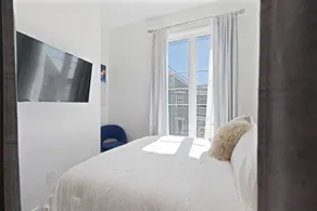 The Iris - Room