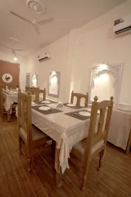 Devendragarh - A Boutique Lake Facing Guest House On Lake Fateh Sagar - Restaurant