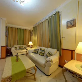 LMS Guest House - Salón en el vestíbulo