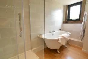 Manor House Barn, Peasenhall - Bathroom