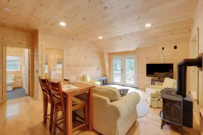 Cozy Apt w/ Deck, ~ 5 Miles to Acadia Nat'l Park! - Innenbereich