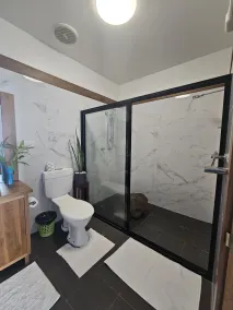 Sanalae Apartments - Bathroom