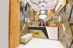 FabHotel Dev Palace II - Nr Ashok Vihar - Receção