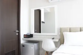 Gorgeous Studio at Mekarwangi Square Apartment with Mountain View By Travelio - Zimmer