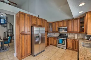Spacious Seabrook Home w/ Patio: 1 Mi to Beach! - Innenbereich