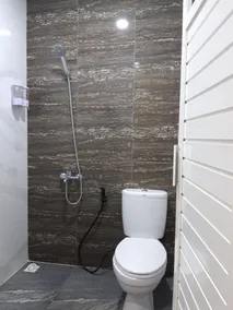 Urbanview Hotel Omah Anin Batu by RedDoorz - Salle de bain