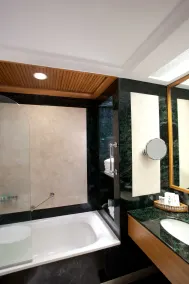 Trident Chennai - Bathroom