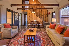 Furnished Deck + Mtn Views: Burnsville Cabin! - Interiör