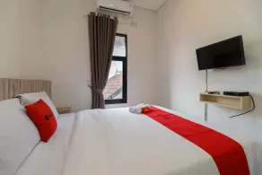 RedDoorz Syariah near RSUD Siti Fatimah Palembang - Room