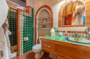 Adobe and Pines Inn Bed and Breakfast - Salle de bain
