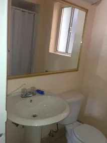 Econo Lodge Oakland Lake Merritt Area - Bathroom
