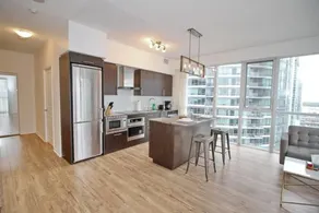 Executive 2 Bedroom Condo Across CN Tower - Chambre