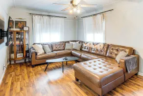 Updated & Charming! Waterloo Home w/ Patio - Interiör