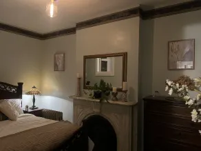 1 Br Private Victorian Apt in Convenient City Location on Half Acre Sleeps 4 - Chambre