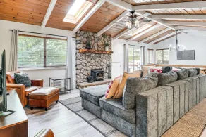 Arnold Family Cabin w/ Hot Tub, Arcade & Deck - Interiør