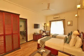 The Lindsay - Room