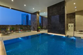 voco Doha West Bay Suites by IHG - Piscine