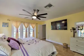 Bayfront Florida Retreat w/ Boat Lift & Fire Pit! - Værelse