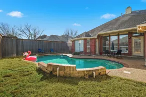 Spacious and Modern 4B Retreat with Pool in Frisco - Piscina