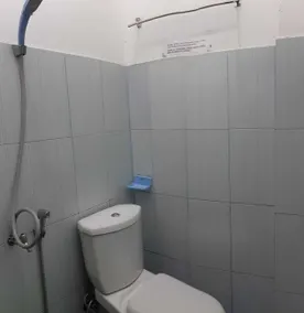 Losmen Ibu Hj. Tarjo - Bathroom