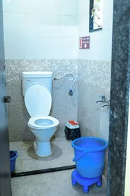 Chandrabhaga Bhakat Niwas- by Martandbhairav hospitality LLP - Salle de bain
