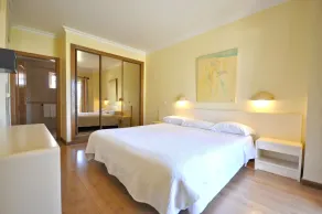 Elegante moradia, piscina privada, curta distância do centro, AC e Wifi gratuito - Quarto