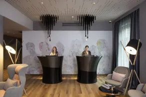 art'otel berlin mitte, Powered by Radisson Hotels - Rezeption