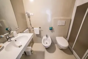 Hotel Augustus - Bathroom