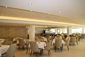 Queens Bay Hotel - Restaurant