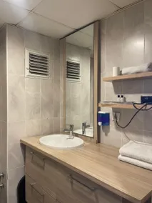 Leyla Suit - Bathroom