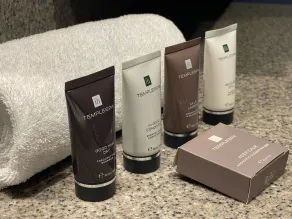 Hex Wildlife Hotel at Yorkshire Wildlife Park - Bathroom