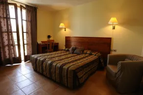 Hôtel et Restaurant Logis Le Mas de Mon Père - Værelse