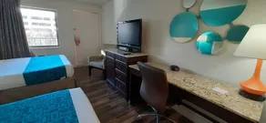 Howard Johnson by Wyndham Downtown Reno - Room