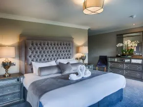 The Village Hotel, Bar and Restaurant - Ausblick vom Zimmer