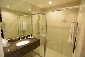 Ramada by Wyndham Manila Central - Salle de bain