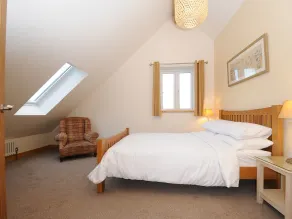 Gwennel Neyth - Room