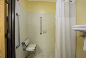 Quality Inn & Suites Medford Airport - Salle de bain