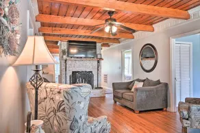 Murrells Inlet Upstairs Unit: 1 Block to Beach! - Intérieur