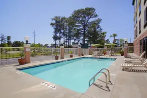 Wingate by Wyndham Wilmington - Piscine